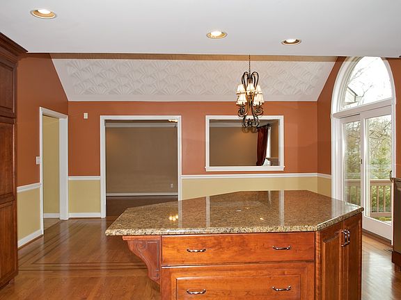 3rd image of 3100 Thousand Oaks Dr