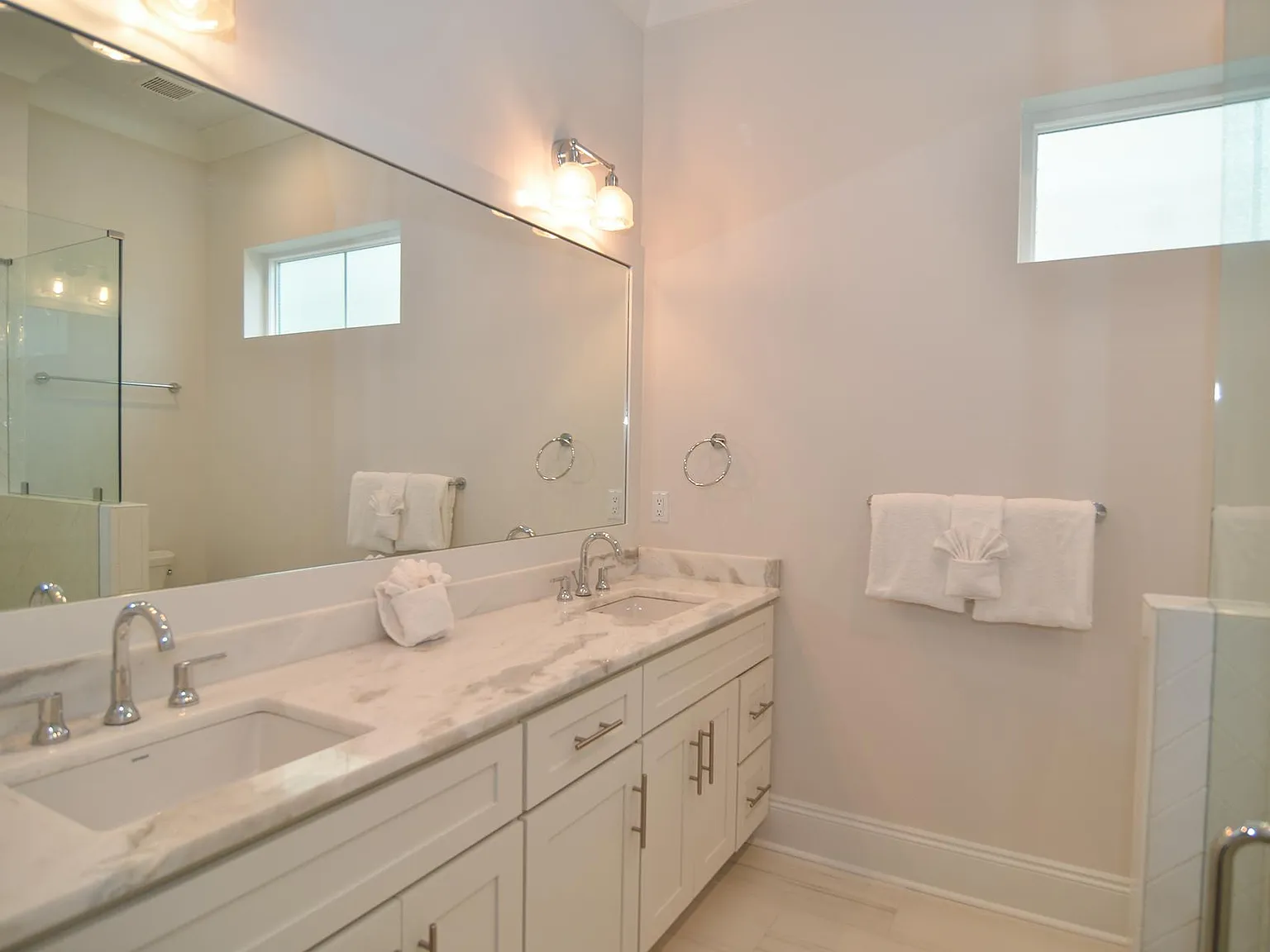 4 bed, 3.5 bath, 2086 sqft, $4,399 — Photo 4