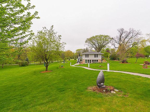 3rd image of 1355 E Knoll Dr
