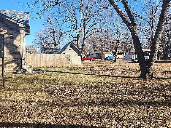 4th image of 1305 N St