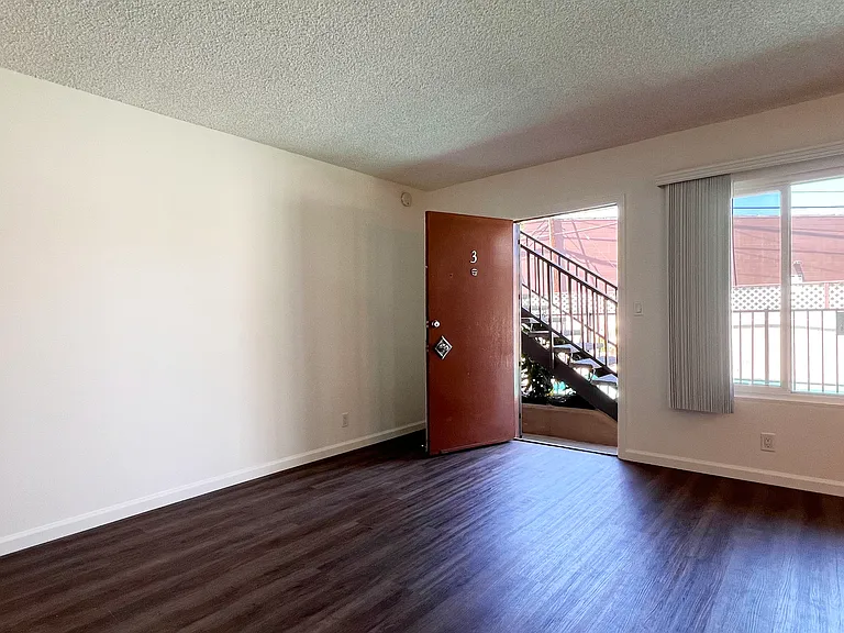 2540 S Barrington Ave #3 — Photo 12