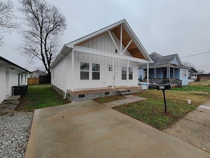 1st image of 610 N Greenwood Ave