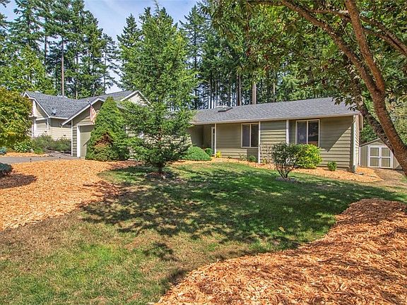 2nd image of 20760 Terasse Dr NW