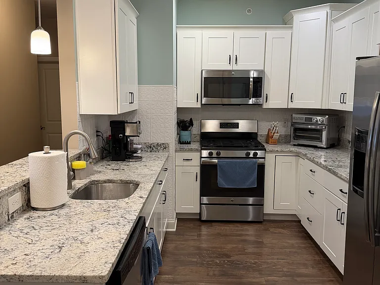 43 Elston Ct #303 — Photo 2