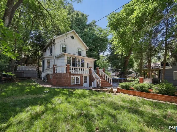 796 Old Newbridge Rd, Teaneck, NJ 07666