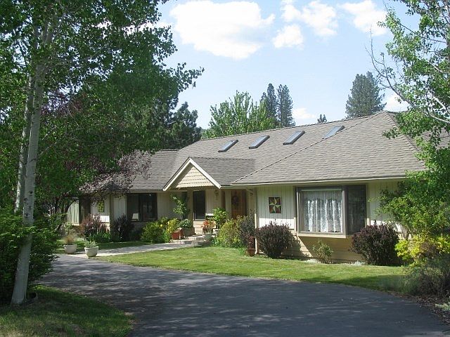 1st image of 1095 Valley View Dr