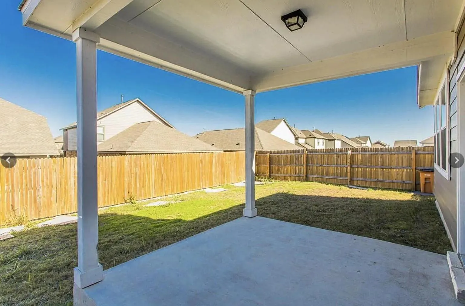 3 bed, 2.5 bath, 1864 sqft, $2,690 — Photo 2