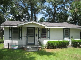 206 Gordon St, Glennville, GA 30427