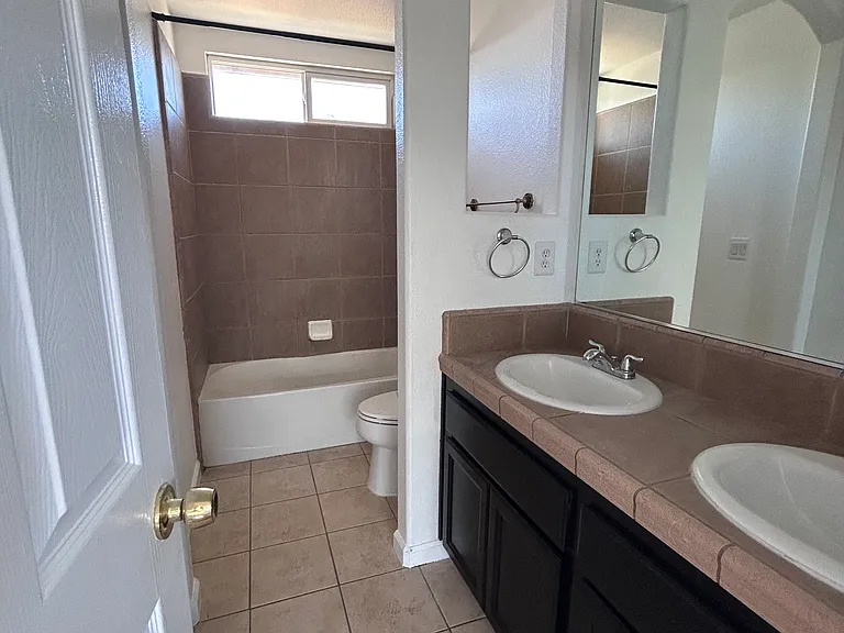 170 Bombay Cir — Photo 19