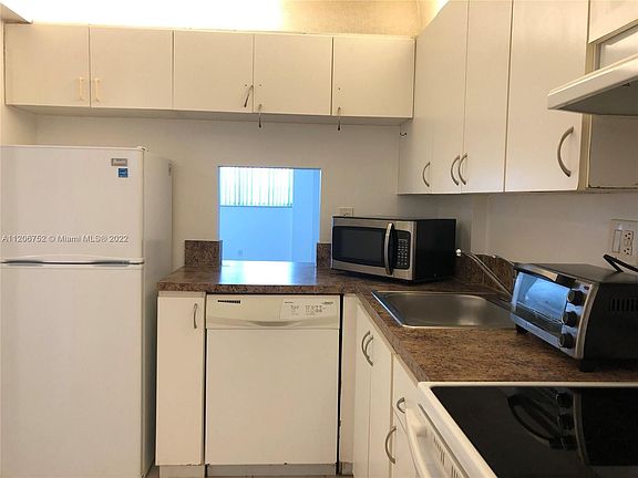 4th image of 2903 N Miami Beach Blvd #203