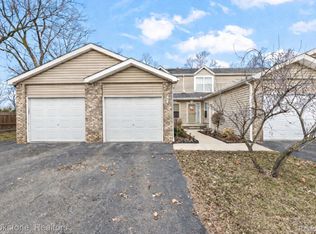 19512 Stanford Ln #7, Roseville, MI