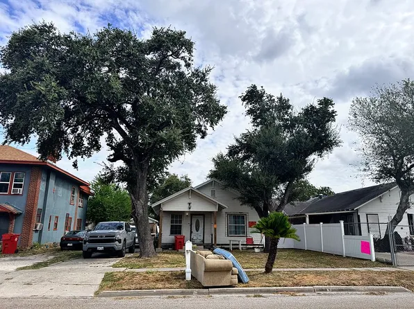 325 E Avenue C, Robstown, TX 78380