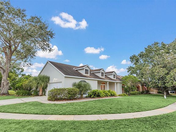 2nd image of 12775 Forestedge Cir