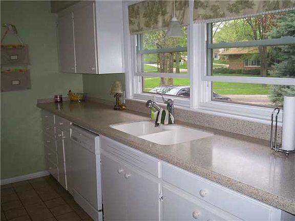 3rd image of 805 E Cowley Ave
