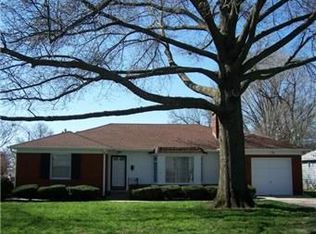 901 Sunset Ave, Liberty, MO 64068