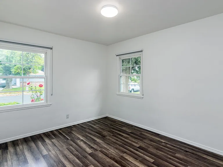 8129 Darby Ave — Photo 19