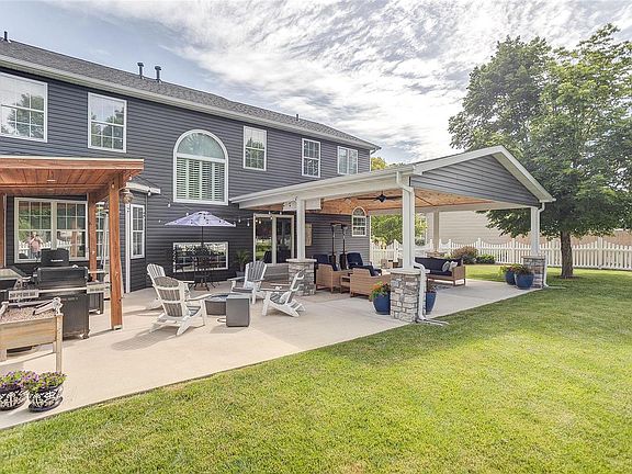 4th image of 152 Somerset Dr
