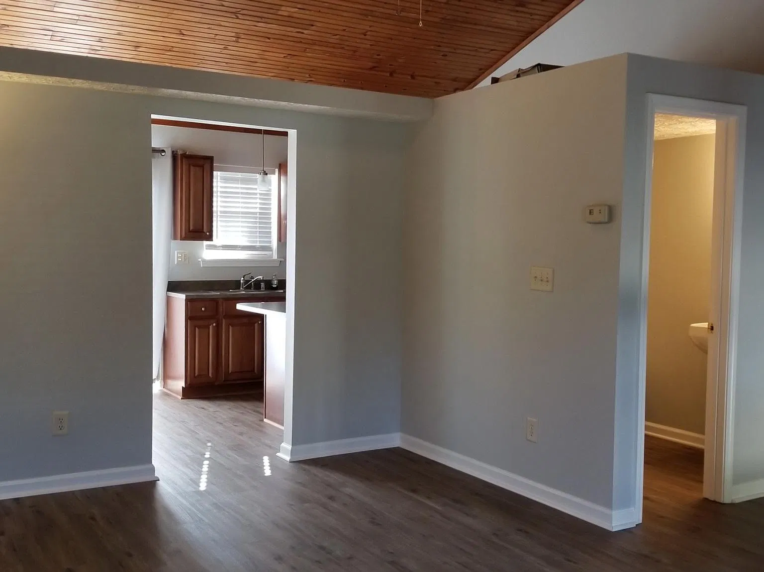 2 bed, 1050 sqft, $1,550 — Photo 3
