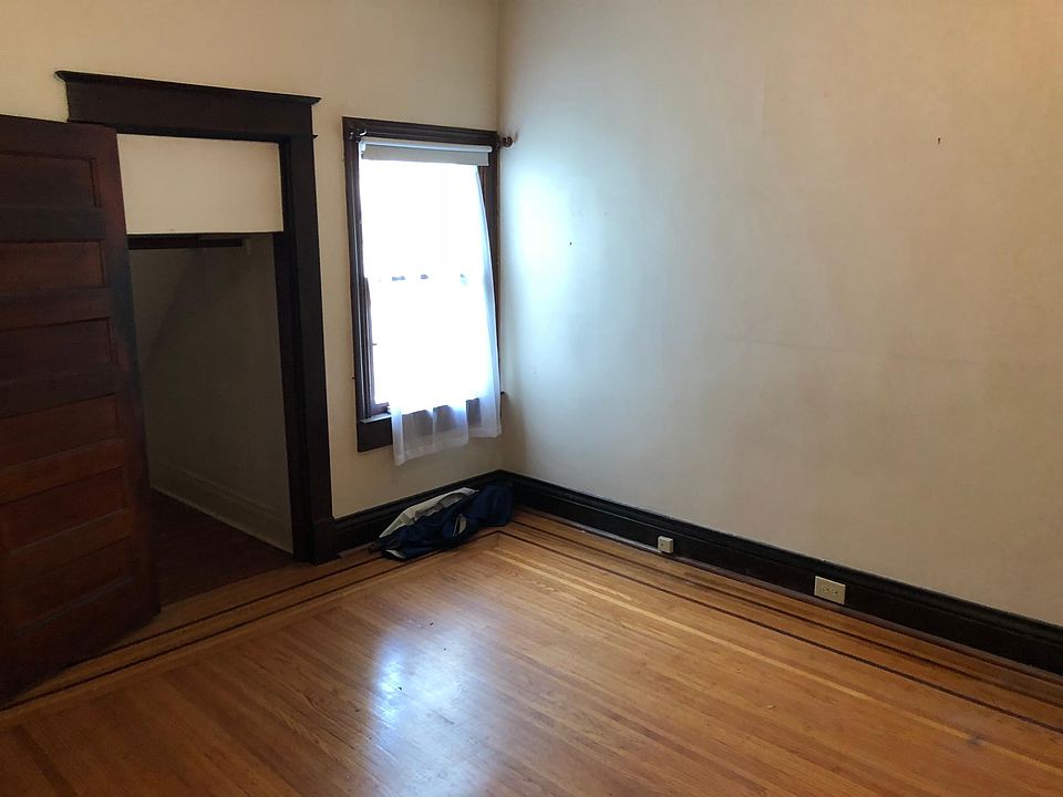 1st bedroom