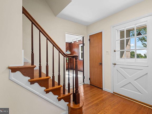 3rd image of 330 Hilltown Pike