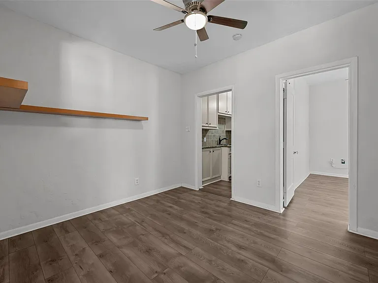 907 W Gray St #2 — Photo 7