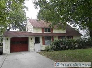 153 Spindle Rd, Hicksville, NY 11801