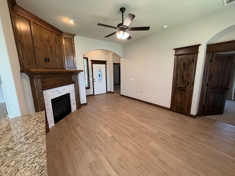 215 Tuscany Cir — Photo 5