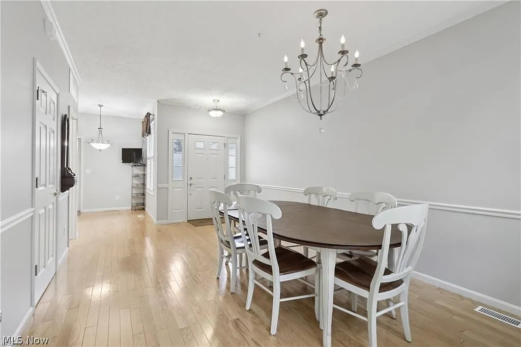 3 bed, 2.5 bath, 1819 sqft, $3,500 — Photo 4