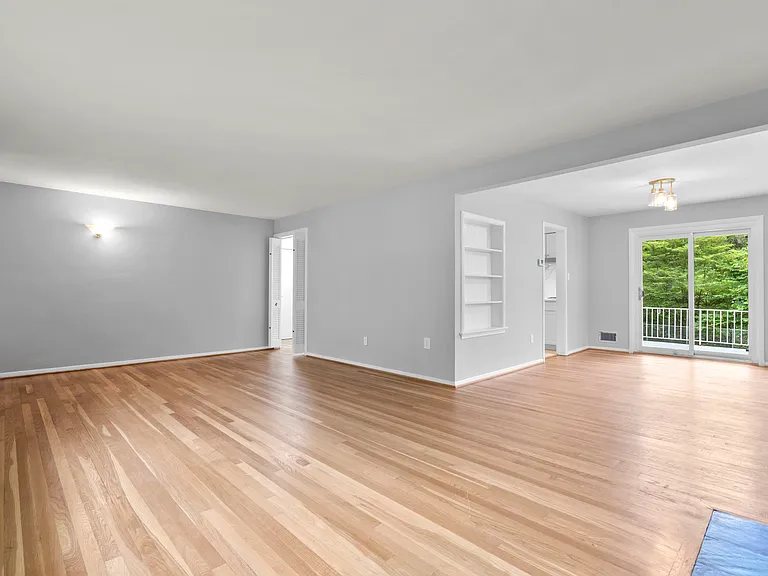 4907 Elsmere Ave — Photo 5