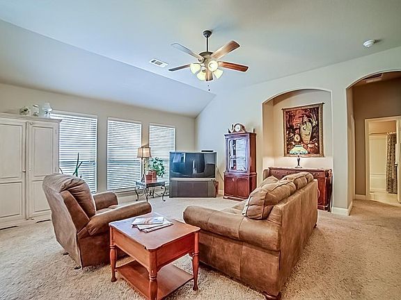3rd image of 301 Kelvington Dr