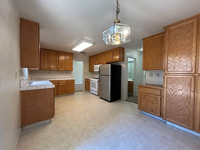 201 Sapphire Ct — Photo 12