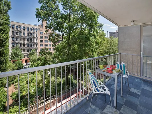 Sold by Sotheby's International Realty | media 16