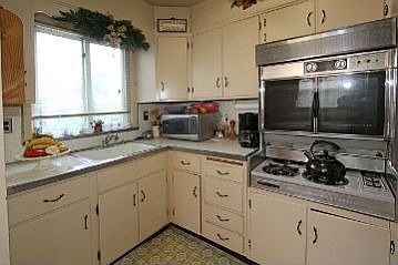 5th image of 222 Colonial Ave