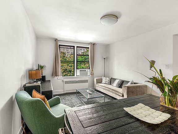 3rd image of 305 W 18th St APT 2C