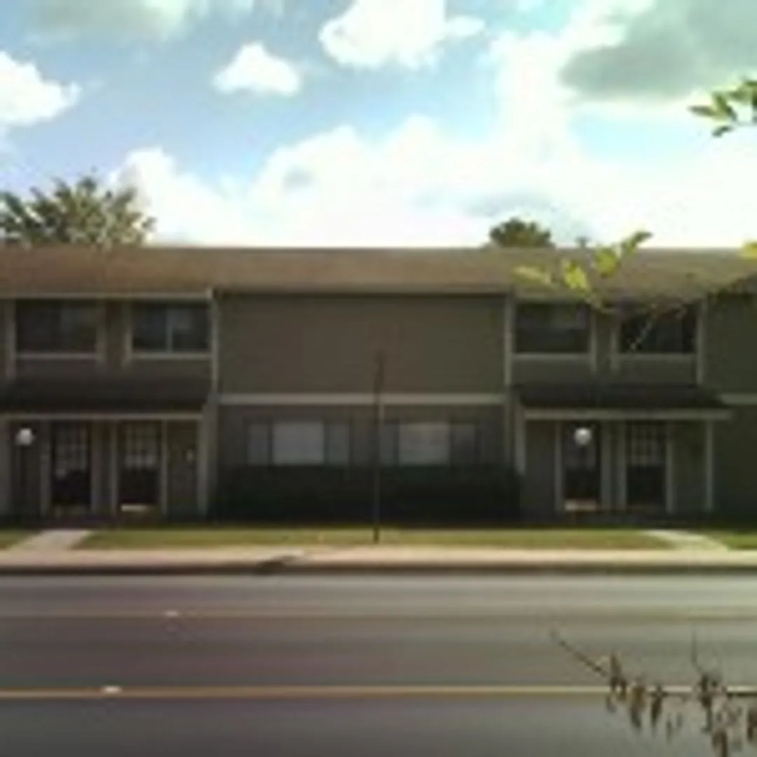 College Station - 2 bedrooms / 1.5 Bath - Fourplex for rent. Great location for students!! — Photo 3