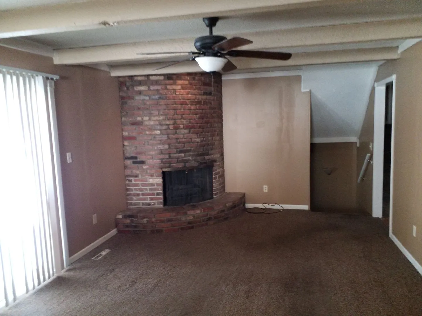 Available! Large Family Sf Newly Renovated In North Kc — Photo 1