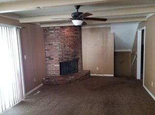 10013 N Harrison Dr, Kansas City, MO 64155