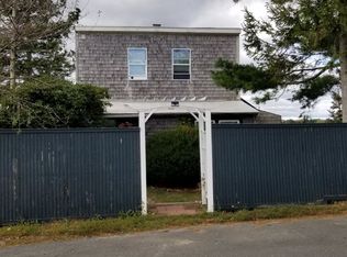 365 Riverside St, Portsmouth, RI 02871