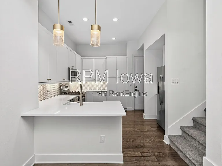 244 E Center St — Photo 8