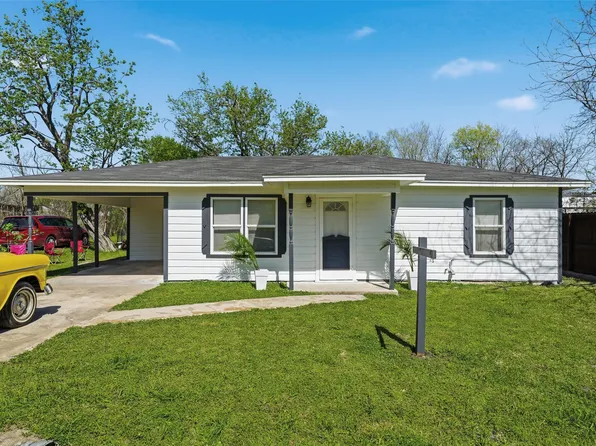 211 S Smyth St, Mart, TX 76664