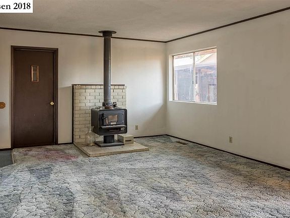 2nd image of 470-695 Reservoir Way
