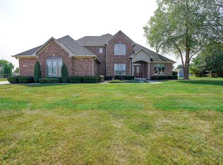 5657 W Baywood Dr, New Palestine, IN 46163