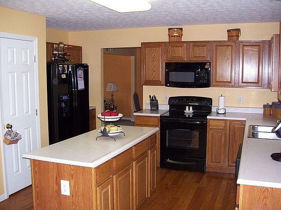 5th image of 6401 Averell Dr