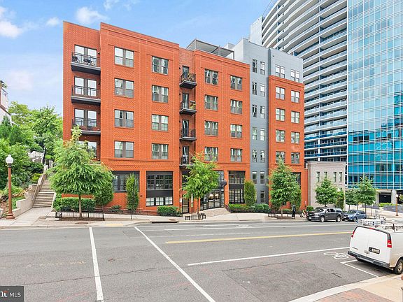 2nd image of 1411 Key Blvd Unit 606