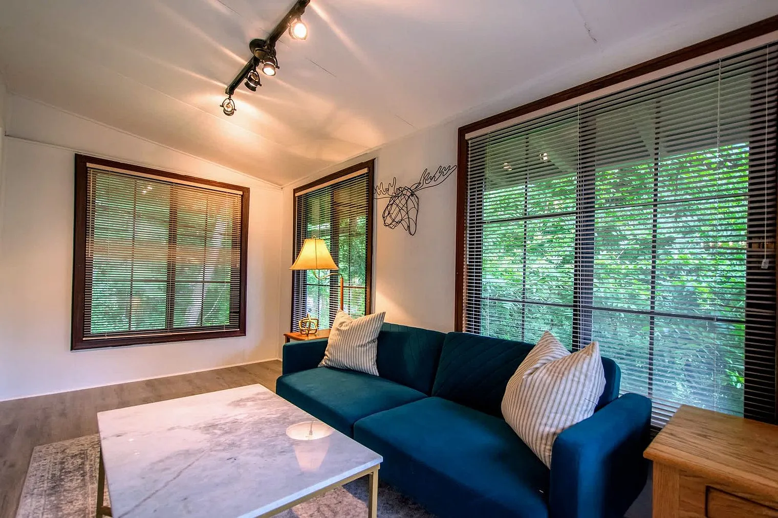 1 bed, 1.0 bath, 592 sqft, $3,037 — Photo 2