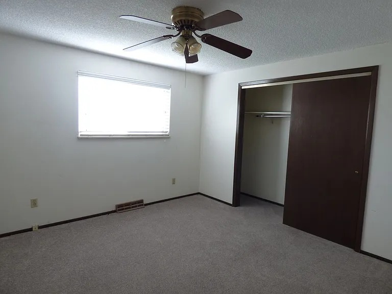 1942-1944 Yeager Drive — Photo 7