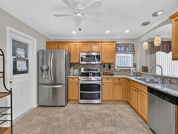 3rd image of 7610 SE 171ST HORSESHOE LANE