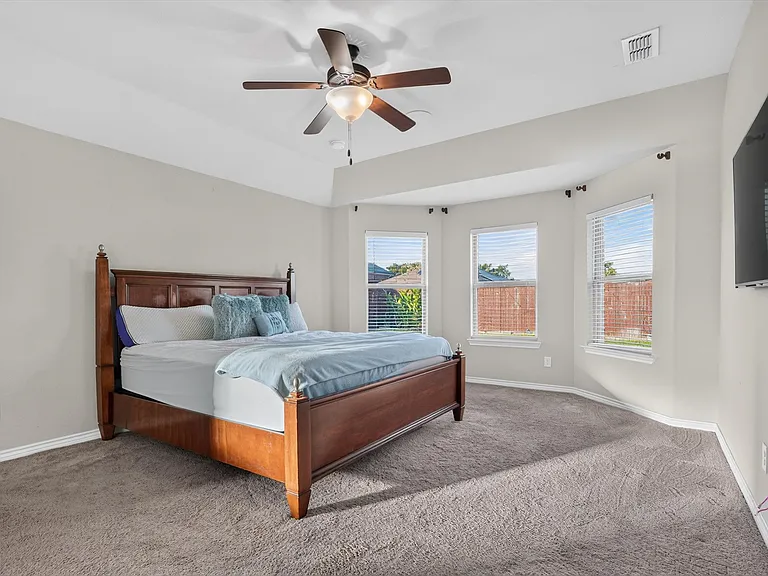 305 Acadia Ln — Photo 17