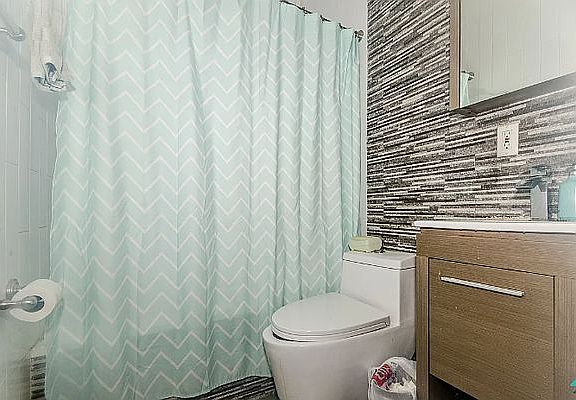 4th image of 663 Evergreen Ave APT 2L
