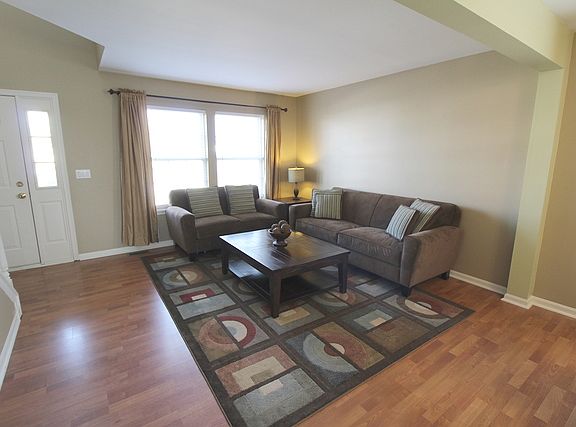 2nd image of 2901 Banbury Ln